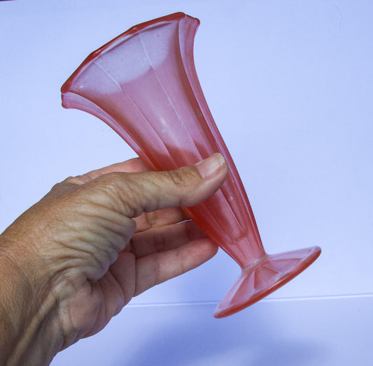 Rare art deco 1930's walther & sohne salmon pink trafalgar glass vase