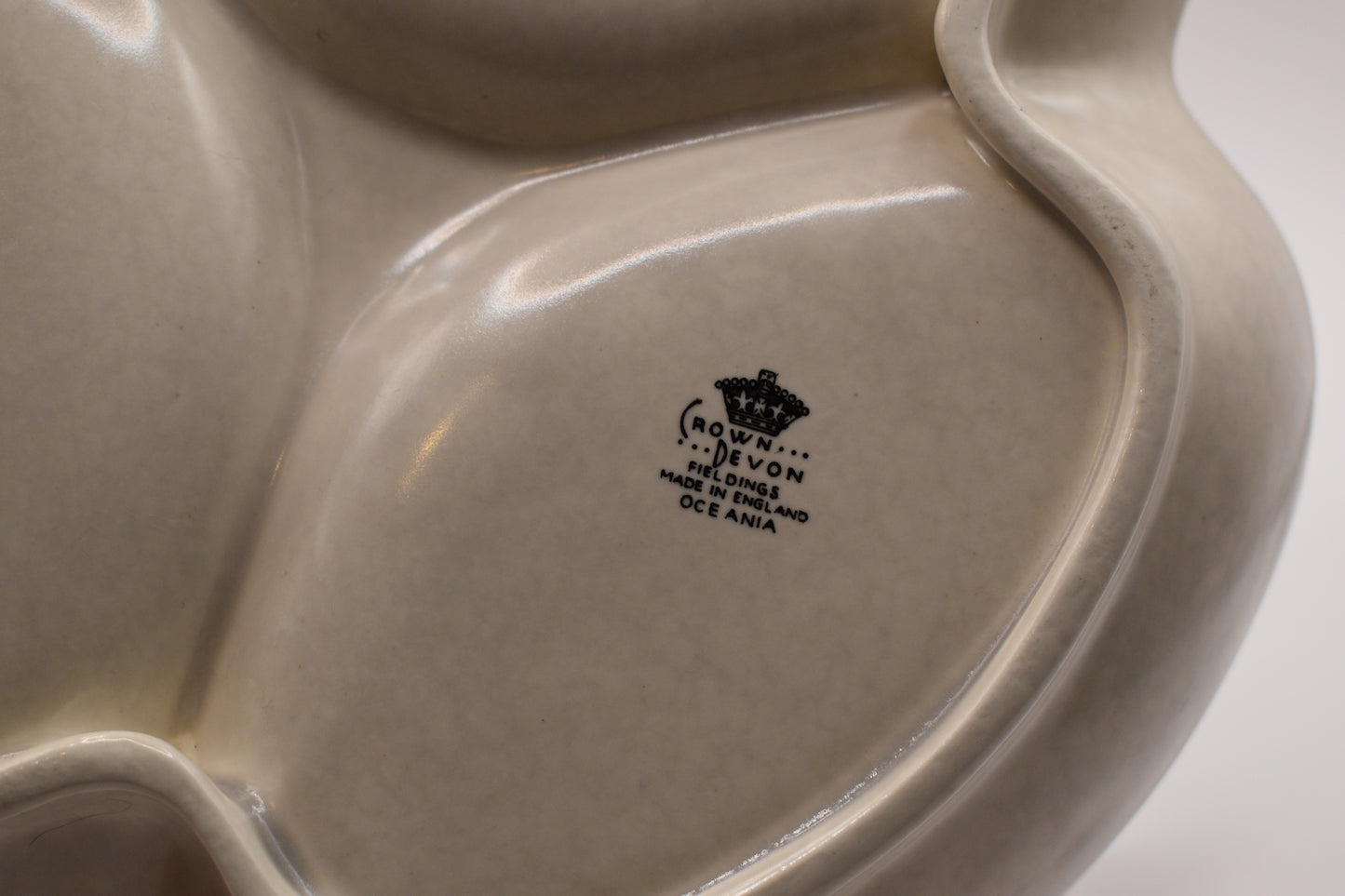 Fieldings Crown Devon serving plater
