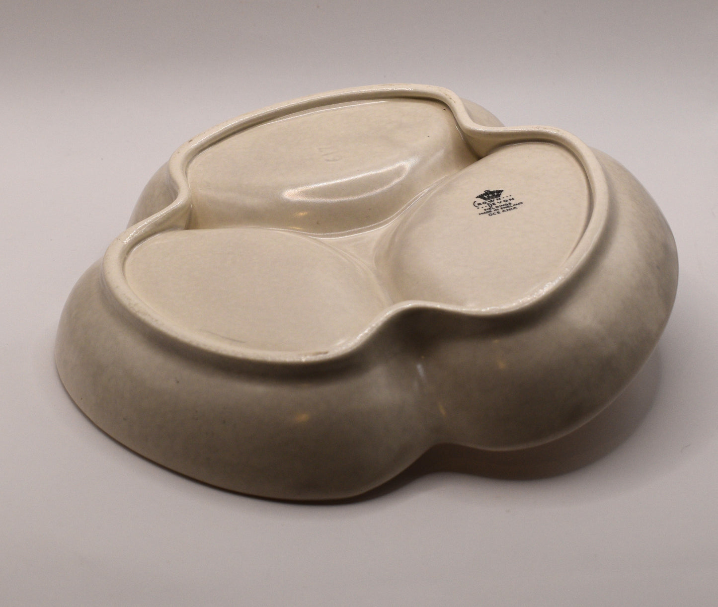 Fieldings Crown Devon serving plater