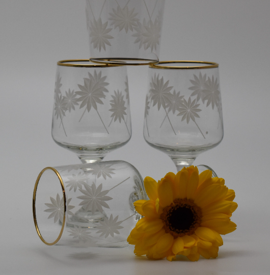 Vintage Small Wine or Cordial Glasses. Clear with embossed flower and gold rim. Set of 4