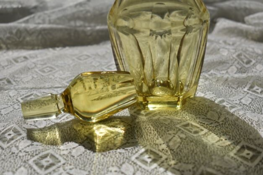 Bramor Hand Cut Lead Crystal Decanter and 5 stemmed Liqueur glasses by Hoya. Made in Japan