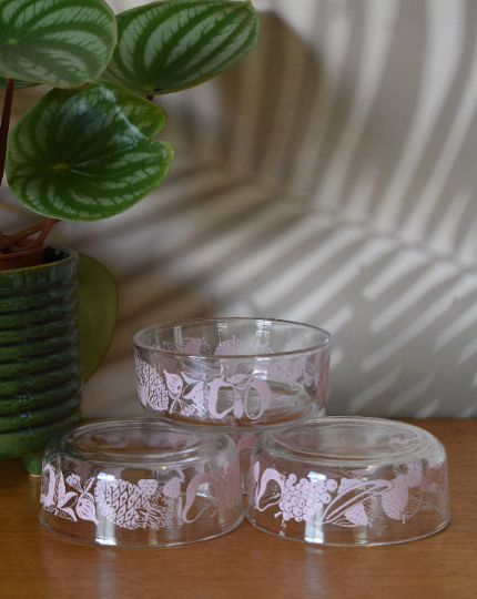 Vintage Covetro Italy Glass bowls with pink motif. Set of 4