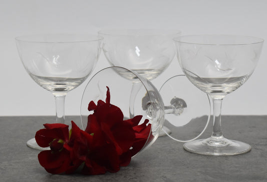 Vintage stemware. Cordial Glasses with Etched Swans. Set of 4