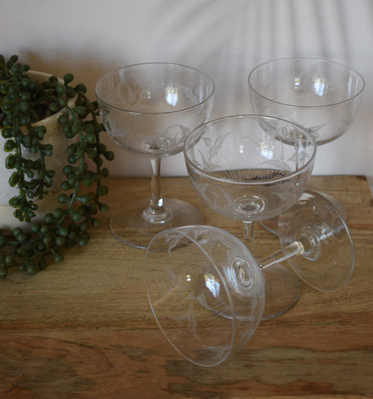 Vintage fern etched champagne coupes. Set of 4