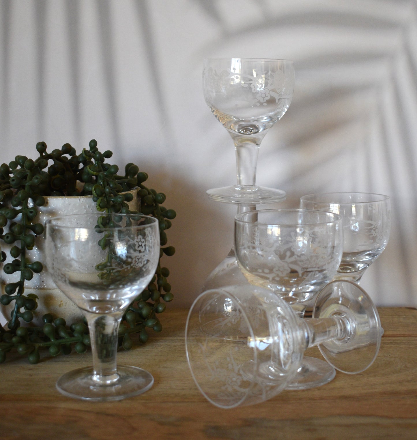 Vintage Stuart Crystal - England - Liqueur glasses. Love Bird design. Set of 6