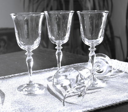 Paşabahçe Turkey Gold Rimmed Wine Glasses Set of 4 Gold Rim Glasses Optic Panel