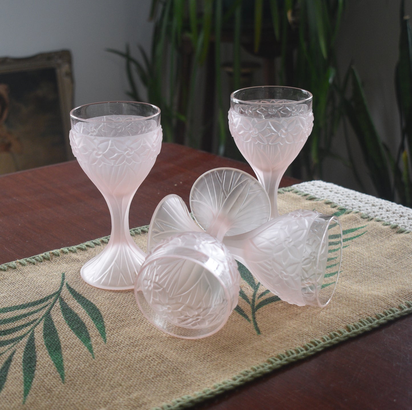Vintage 1970s Taitu of Italy frosted pink floaral pattern Wine goblets