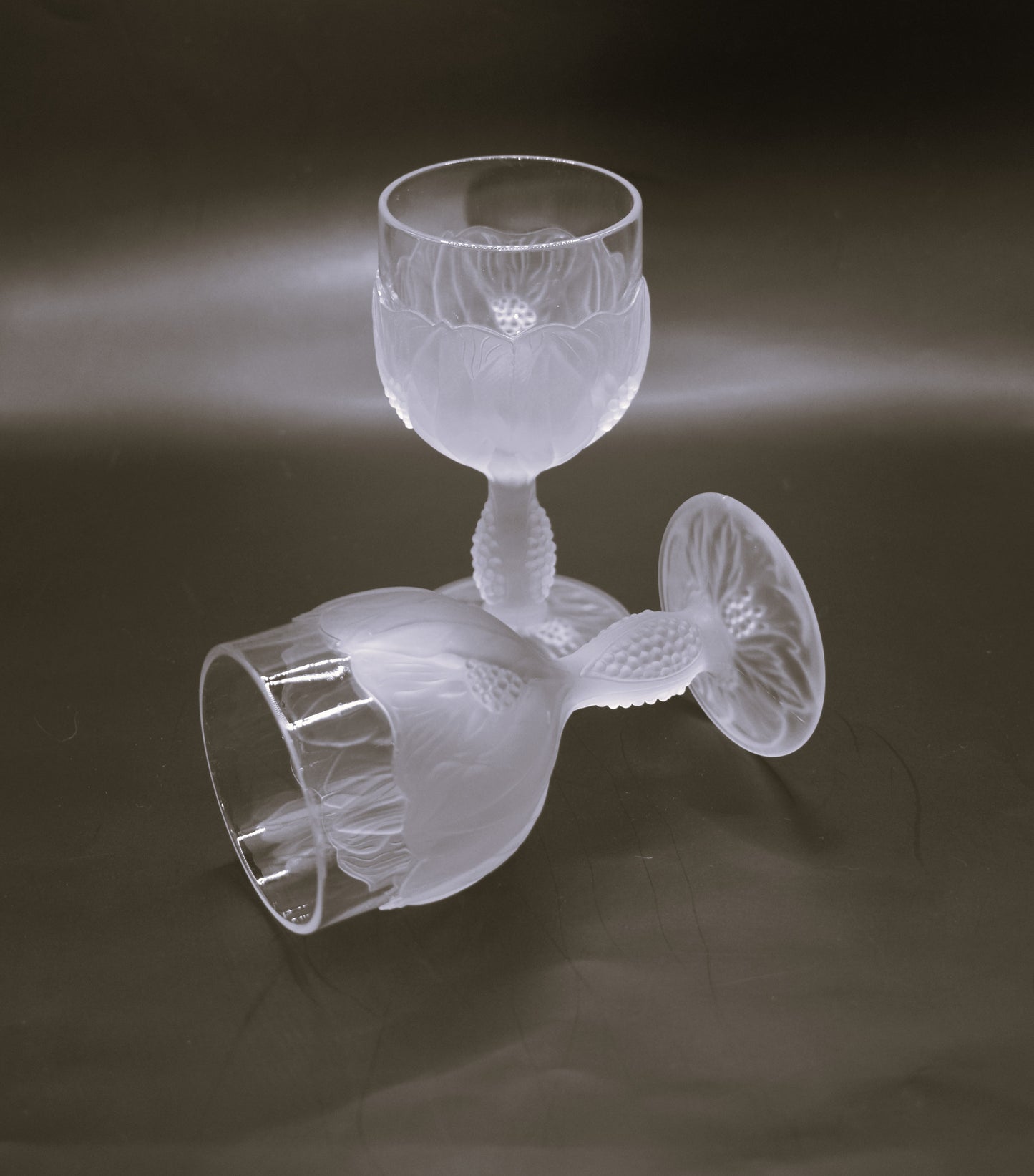 Vintage 1970s Taitu of Italy frosted pink floaral pattern Wine glasses. Set of 2