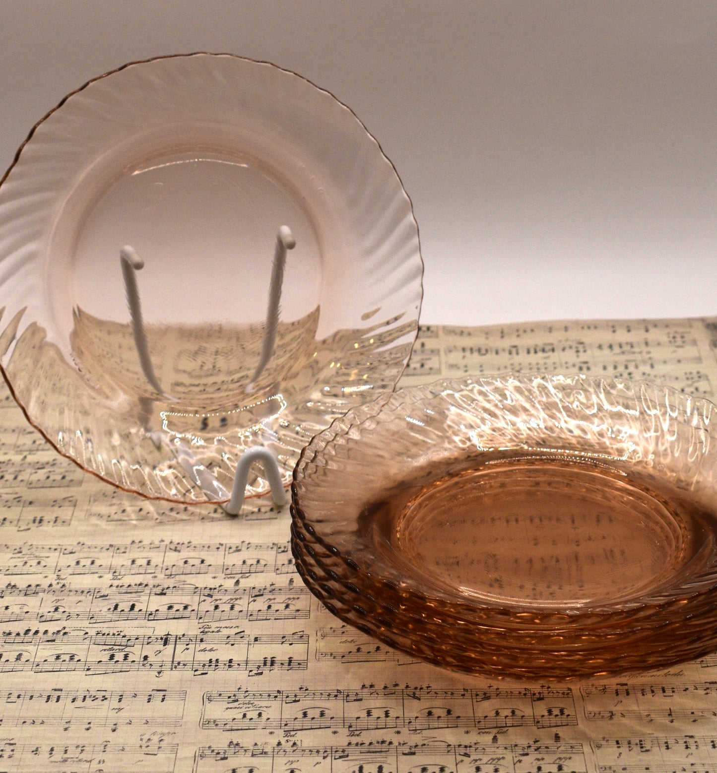 Vintage small Optic Swirl Pink plates. KIG -Set of 5
