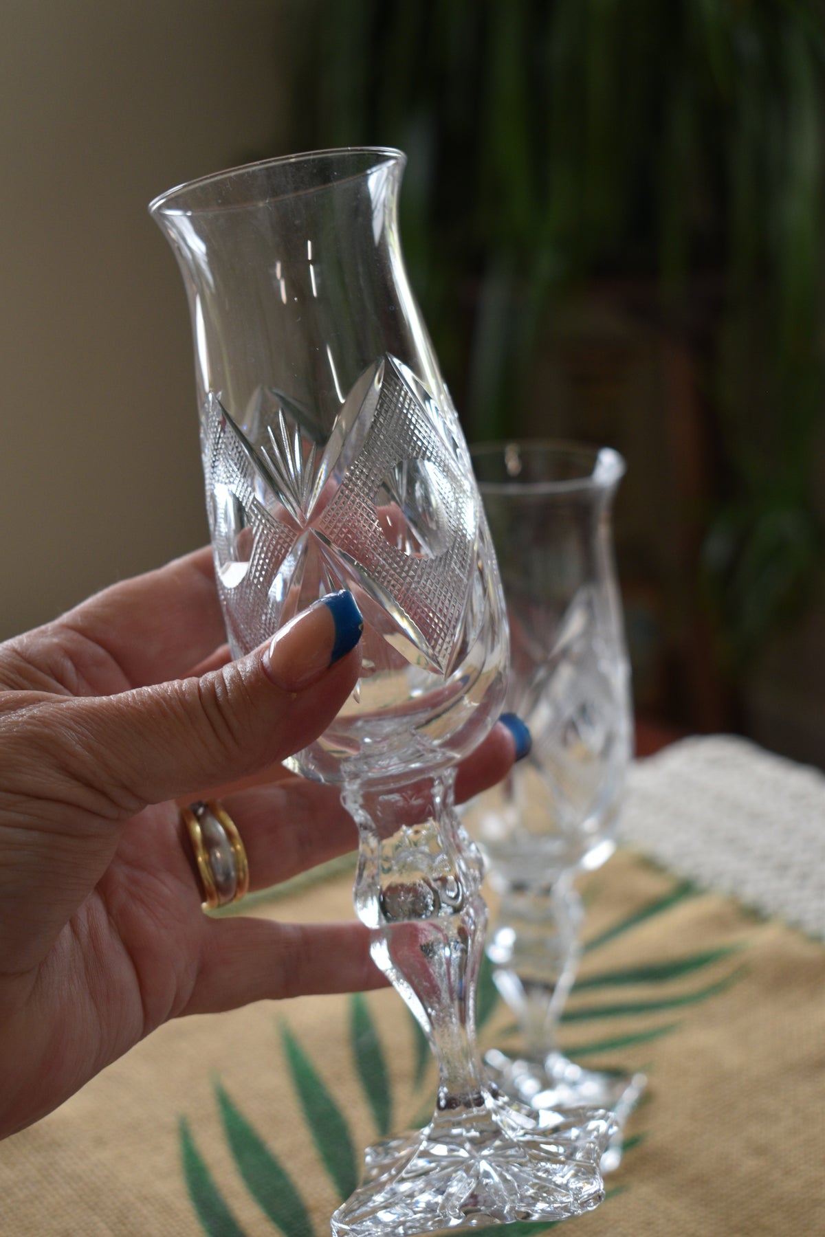Vintage hand-cut lead Crystal Champagne Flute - Set of 2 - Geometric Sturburst & Square Base