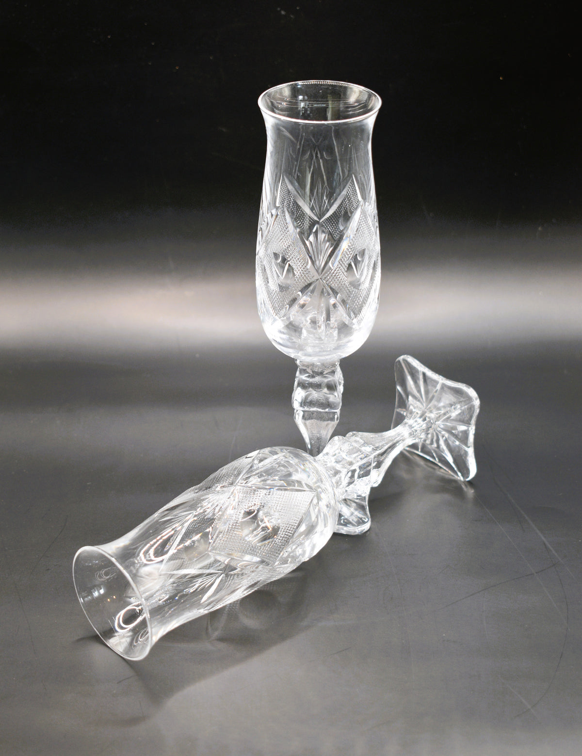 Vintage hand-cut lead Crystal Champagne Flute - Set of 2 - Geometric Sturburst & Square Base