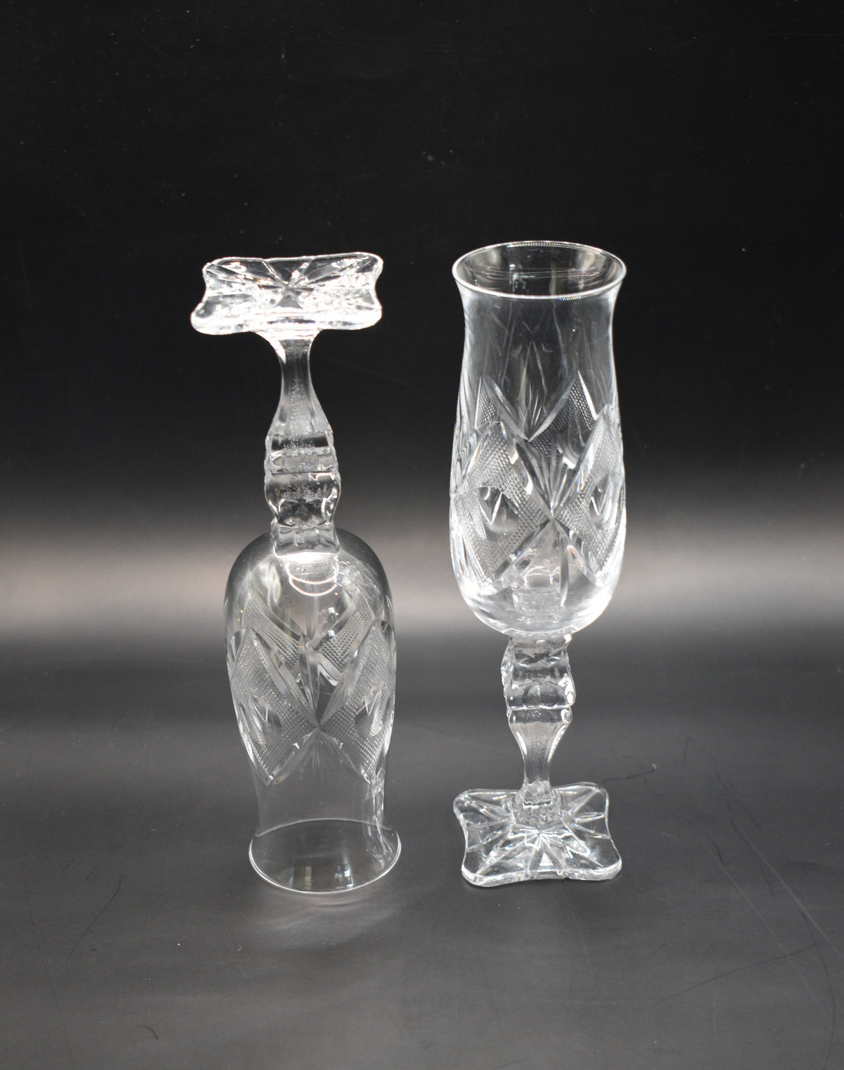 Vintage hand-cut lead Crystal Champagne Flute - Set of 2 - Geometric Sturburst & Square Base
