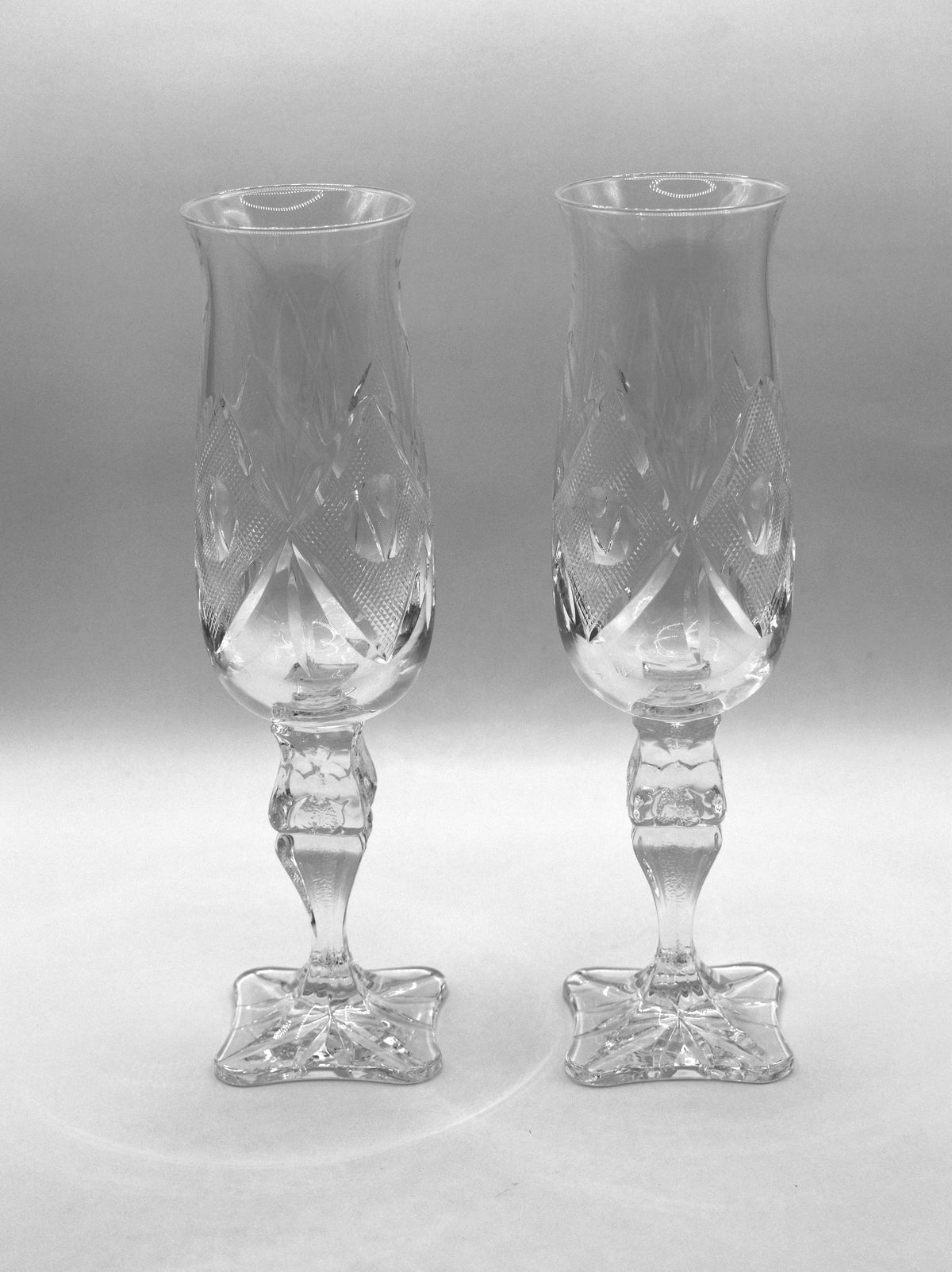 Vintage hand-cut lead Crystal Champagne Flute - Set of 2 - Geometric Sturburst & Square Base