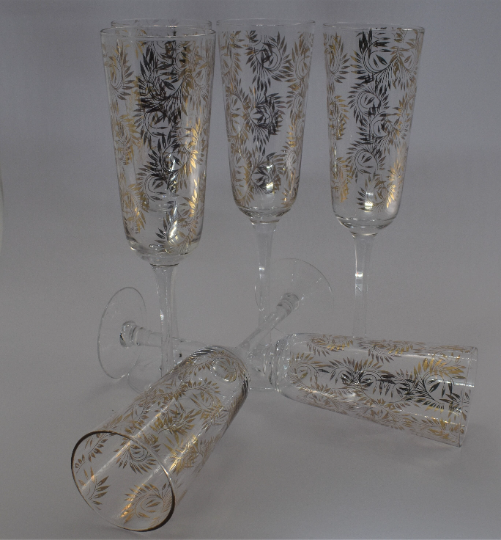 Long stemmed Champagne Flutes. Gold printed leaf design. Party glassware. Special Occasion Glassware. Set of 6