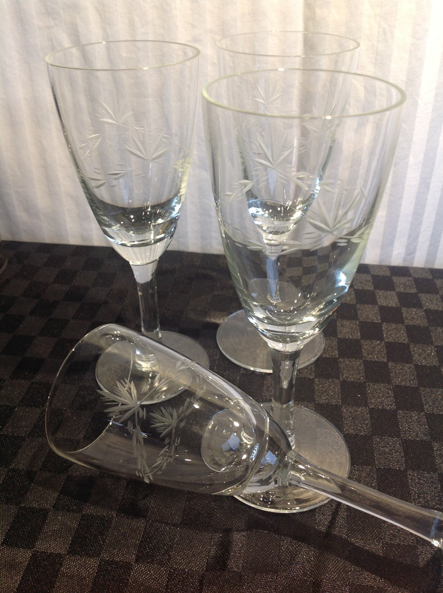 Vintage etched clear stemware, wheel cut Wine flute/ liquor glass/ champagne glass. Set of 4