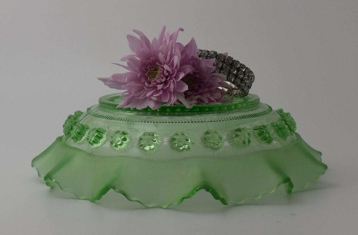 Art Deco - Davidson #269 - Green Glass 'Blackberry Prunt' Bowl Set.