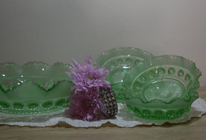 Art Deco - Davidson #269 - Green Glass 'Blackberry Prunt' Bowl Set.