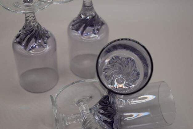 Vintage Lilac coloured crystal port/liqueur/shot glasses with twisted stem. Set of 6